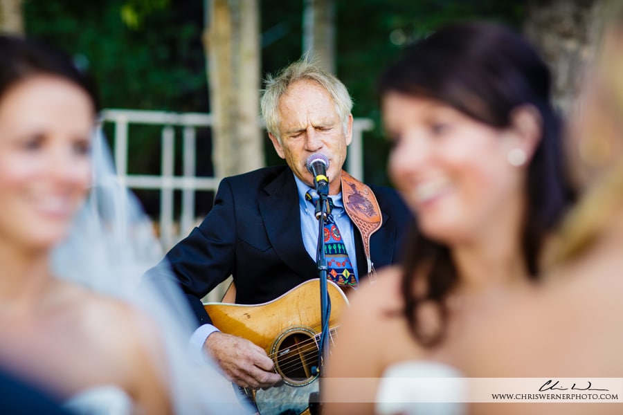 Guitarist playing music at the wedding reception, photo by wedding Photographers Lake Tahoe