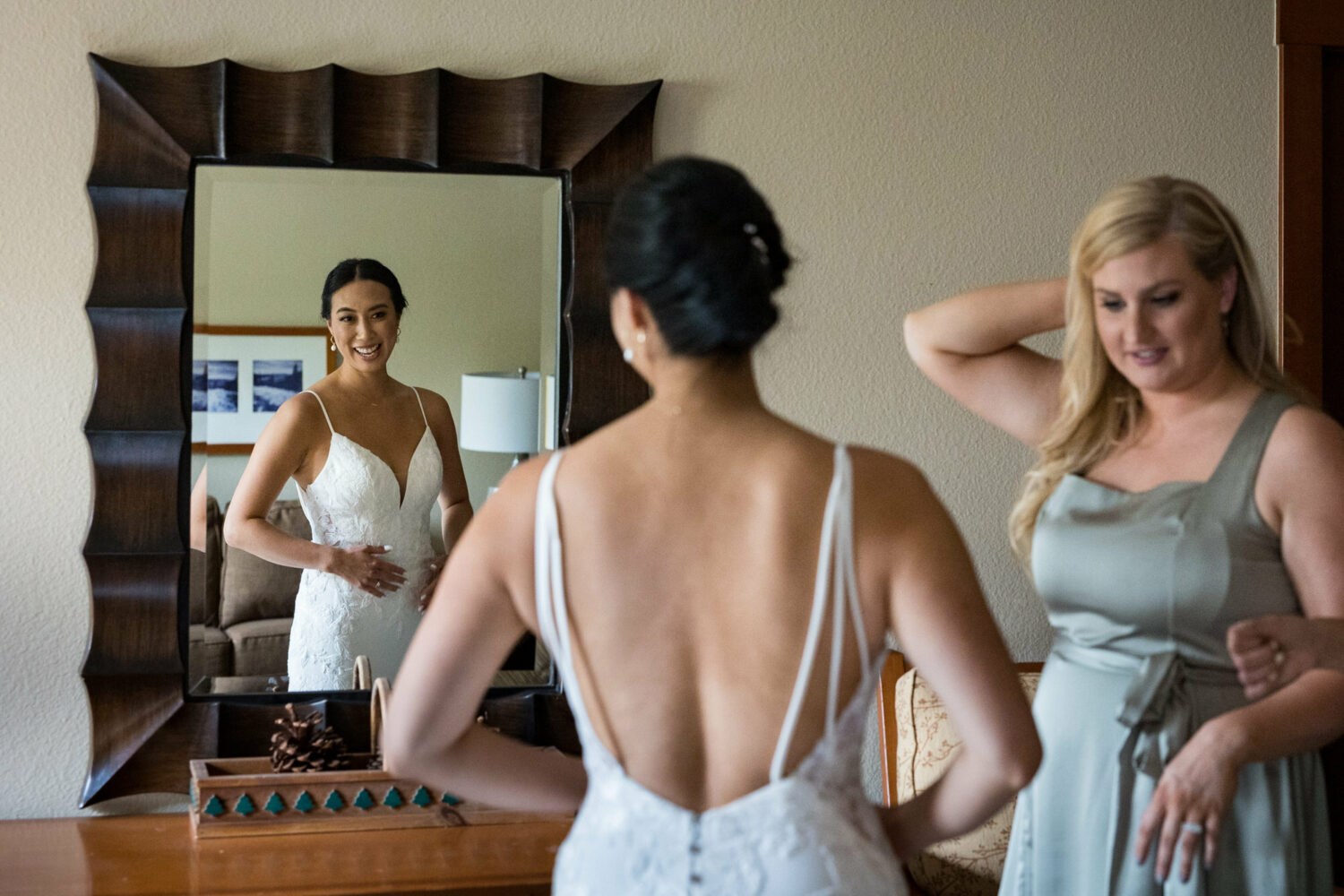 A bride and her bridesmaids get ready in a hotel room in the Village at Palisades.